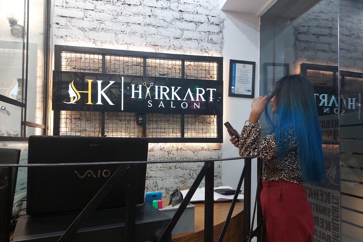 Hairkart Salon in Sector 18 Noida